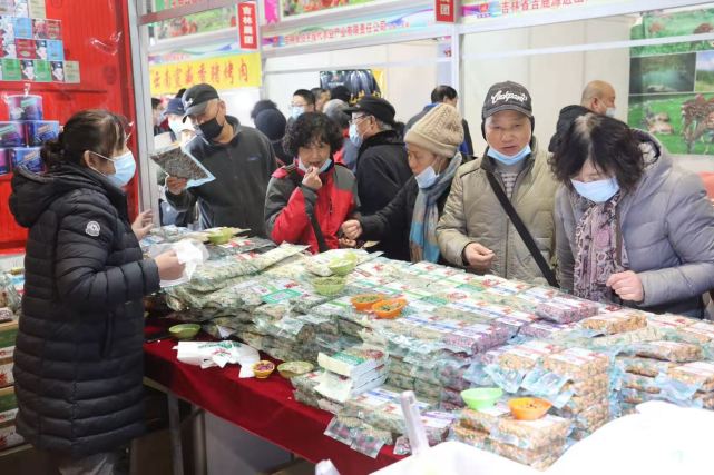 金陵年味渐浓 万种特色美食齐聚南京，引燃岁末年货采购热潮